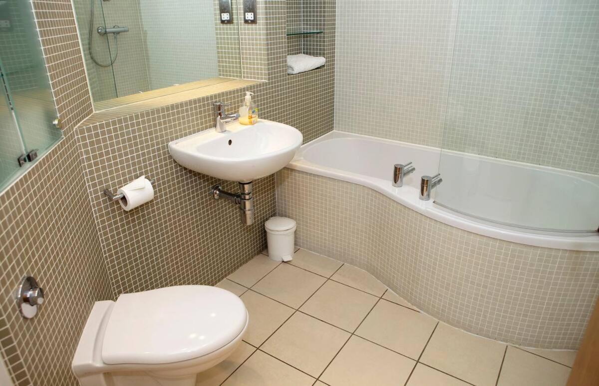 אדינבורו Joivy Inviting Flat With Parking In Canonmills מראה חיצוני תמונה